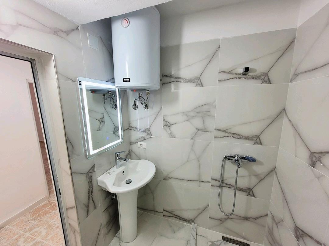 APARTAMENT ish Tregu i Orizit jepet me Qera