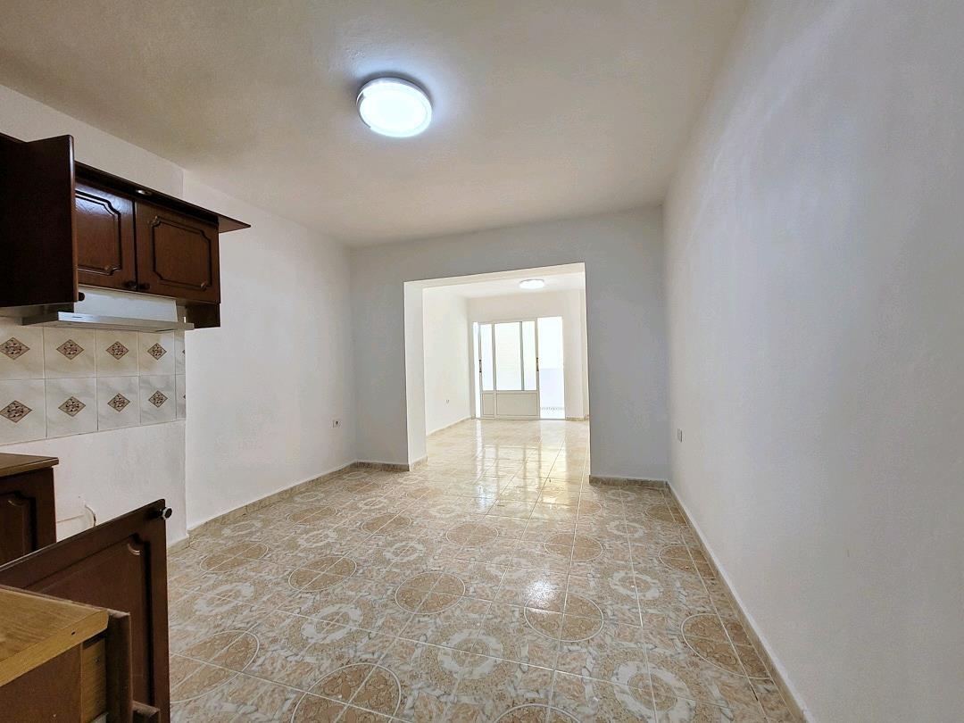 APARTAMENT ish Tregu i Orizit jepet me Qera