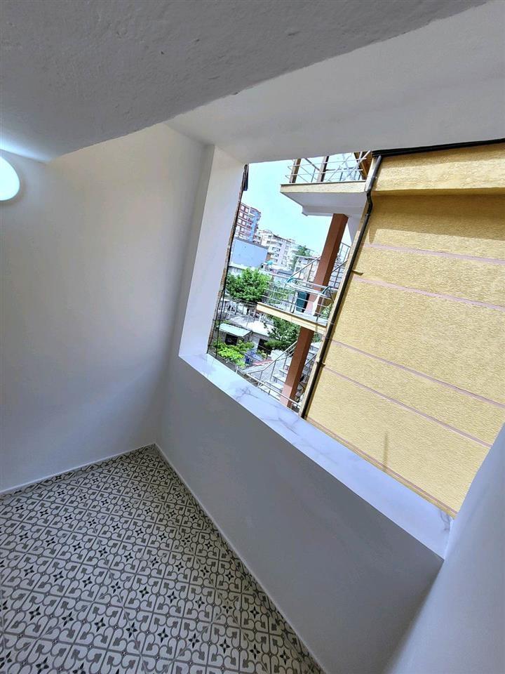 APARTAMENT ish Tregu i Orizit jepet me Qera