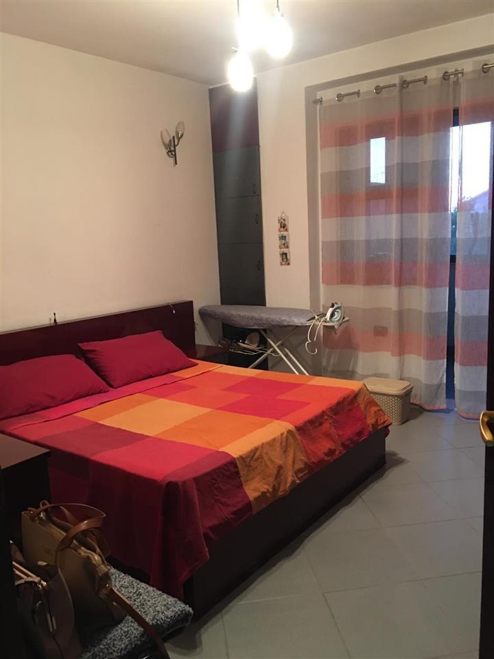 JAP APARTAMENT 1+1 TE MOBILUAR NE RRUGEN ” MINE PEZA”.