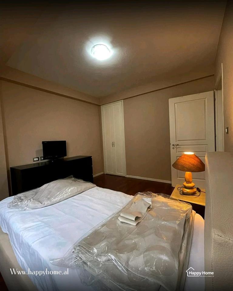 Apaetament me qera prane bllokut