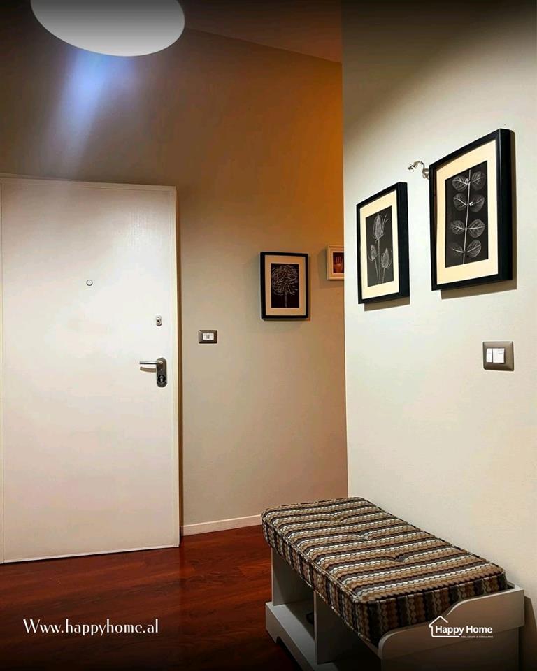 Apaetament me qera prane bllokut