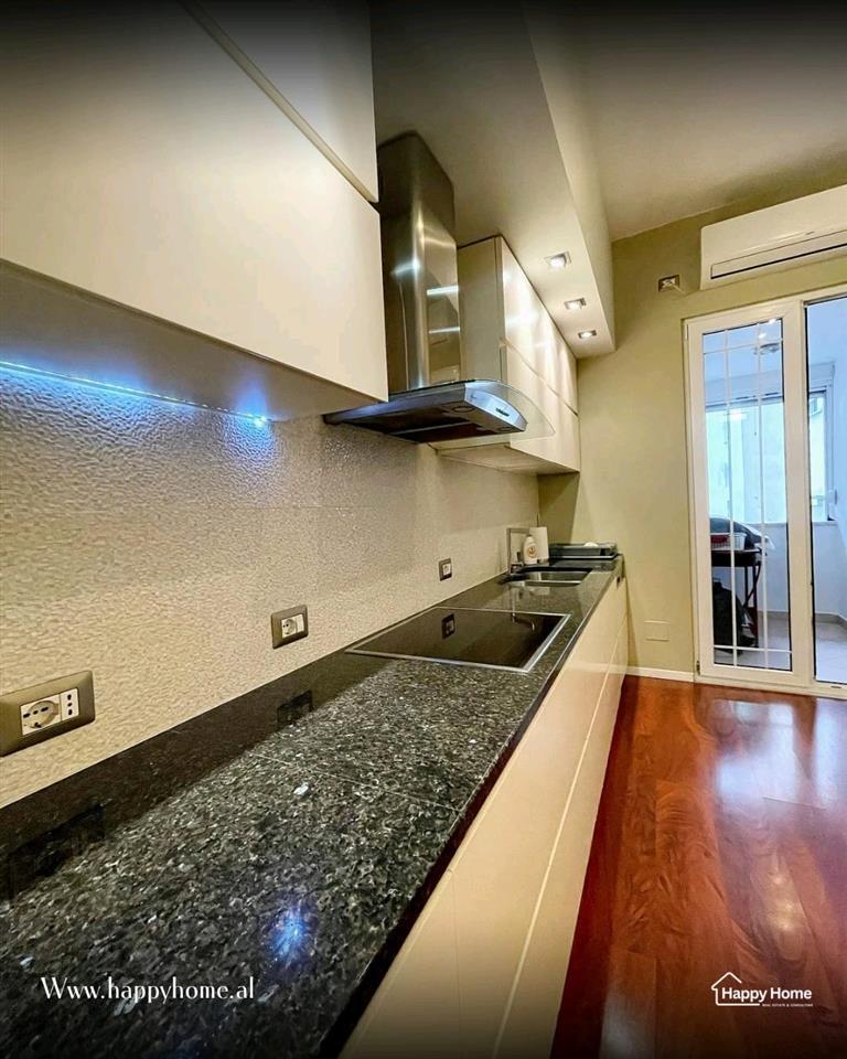 Apaetament me qera prane bllokut