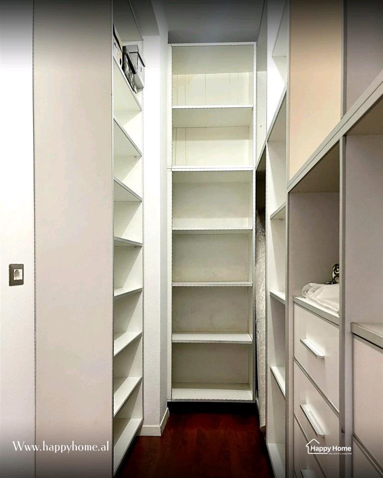 Apaetament me qera prane bllokut