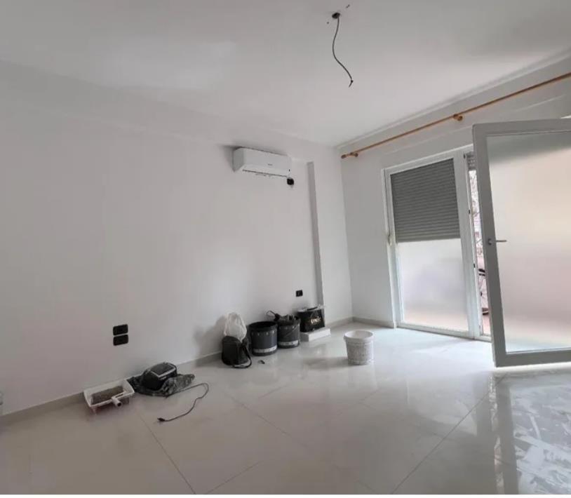 Jepet apartament me qera per biznes ne Tirane te re.