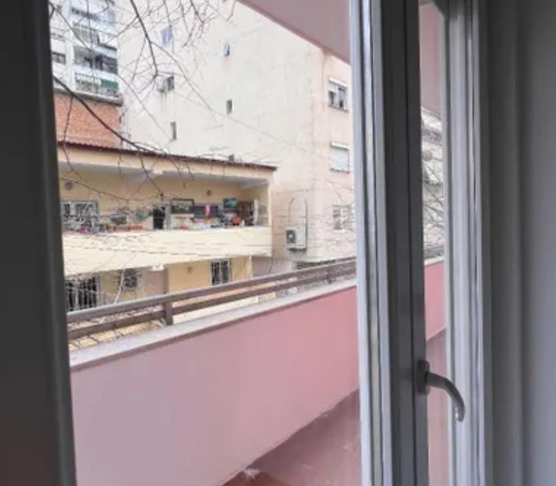 Jepet apartament me qera per biznes ne Tirane te re.