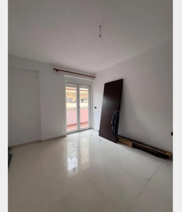 Jepet apartament me qera per biznes ne Tirane te re.