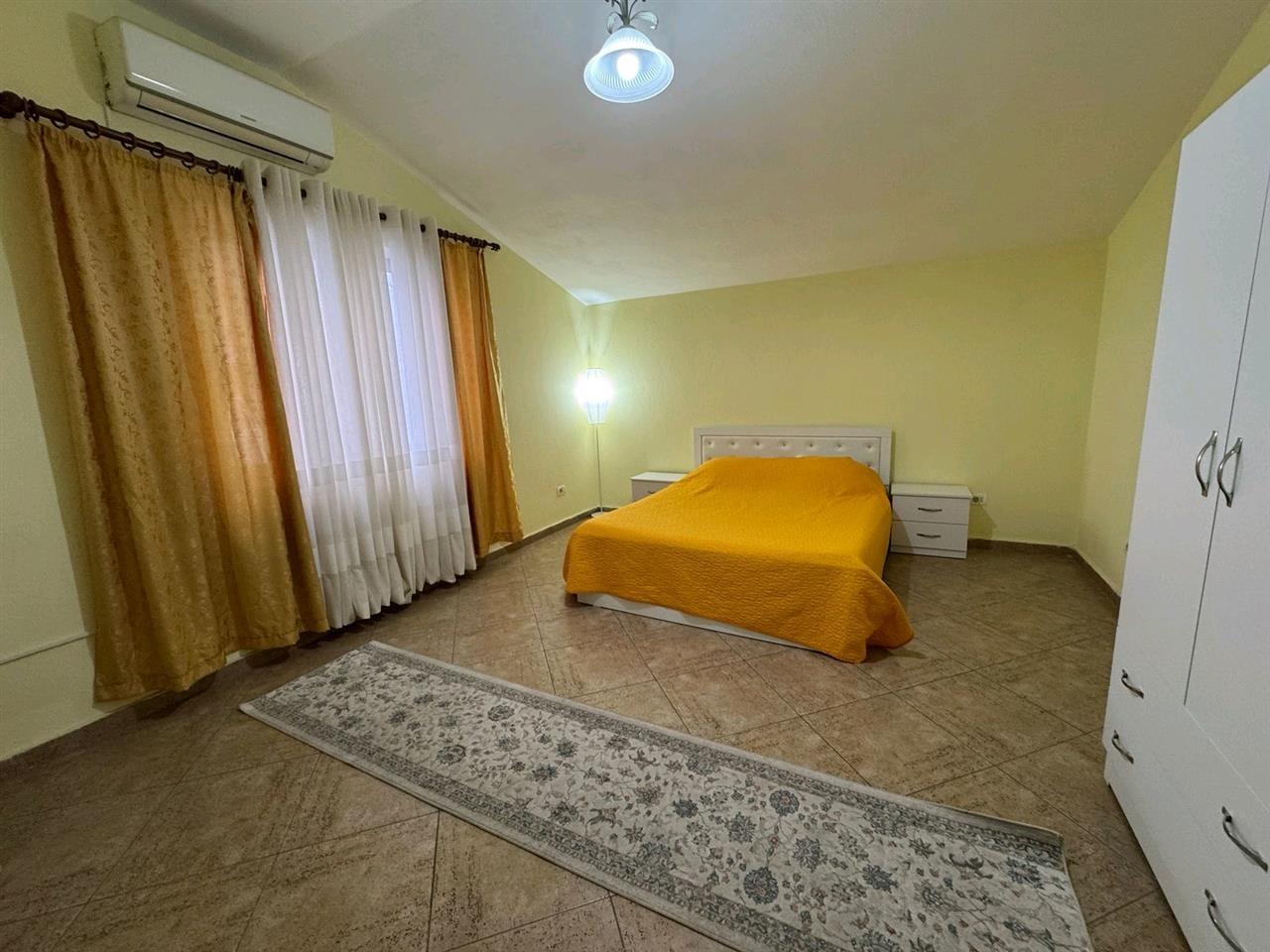 Jepet me qera apartamenti 3+1+2,komuna e parisit