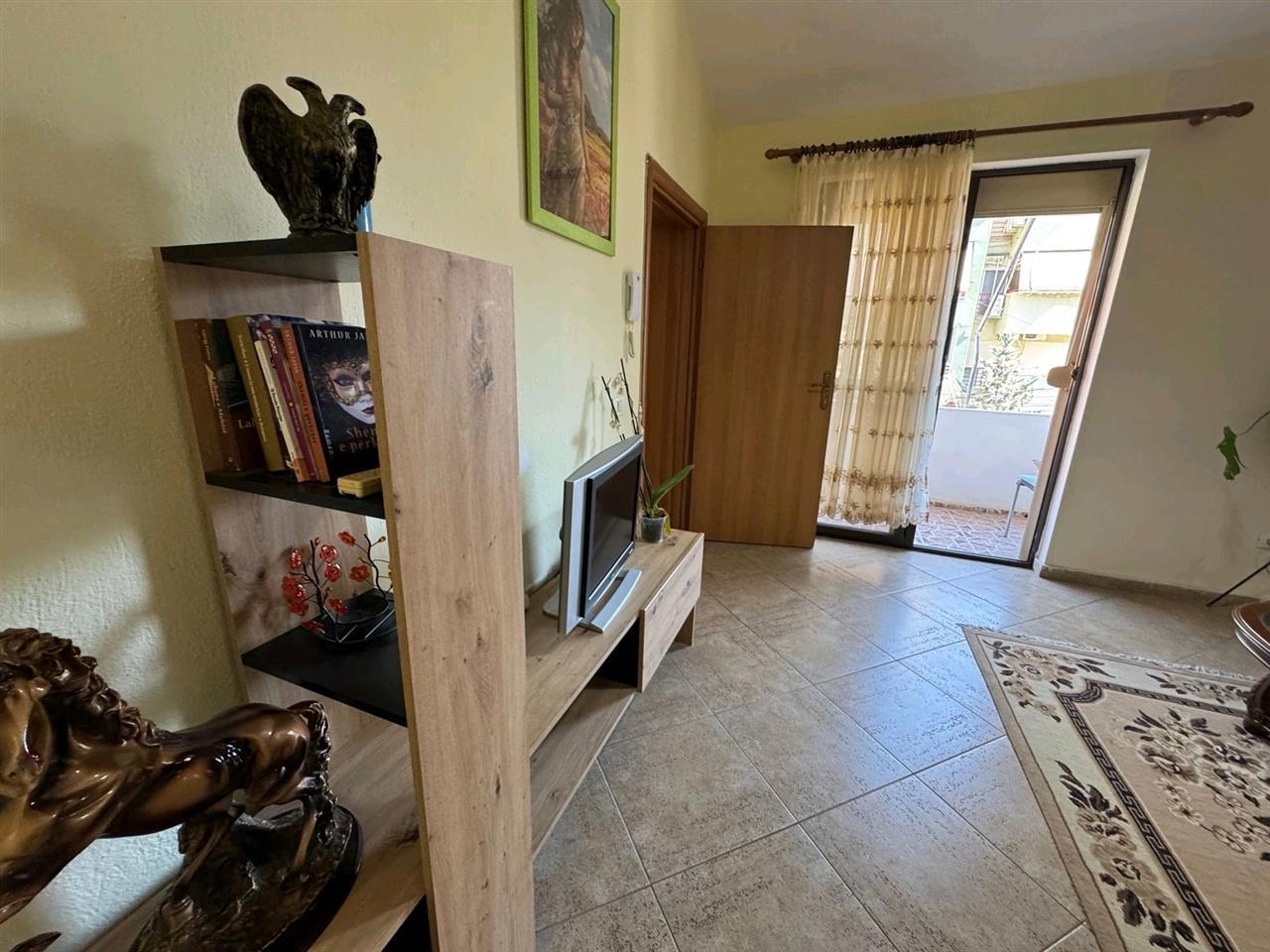 Jepet me qera apartamenti 3+1+2,komuna e parisit