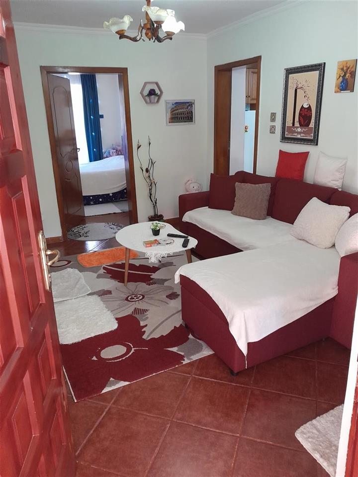 Okazion shitet shtepi private dhe dyqan ne patos lagja 1 maj