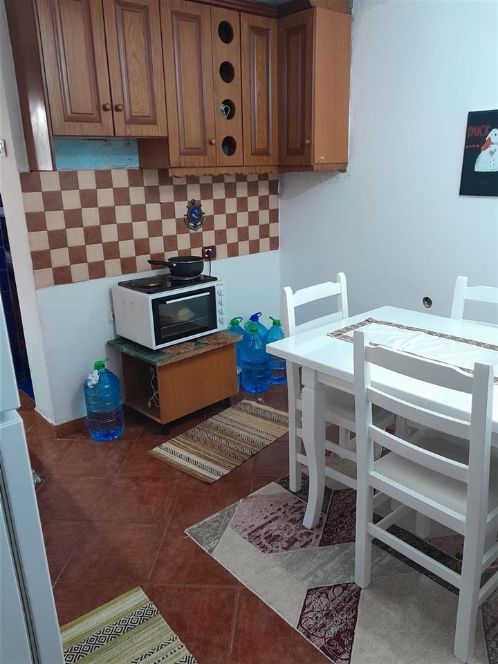 Okazion shitet shtepi private dhe dyqan ne patos lagja 1 maj