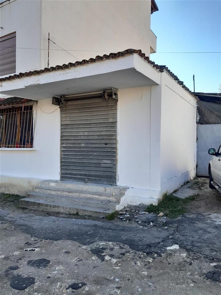 Okazion shitet shtepi private dhe dyqan ne patos lagja 1 maj