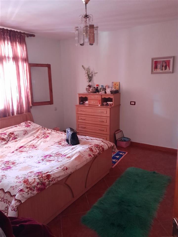 Okazion shitet shtepi private dhe dyqan ne patos lagja 1 maj