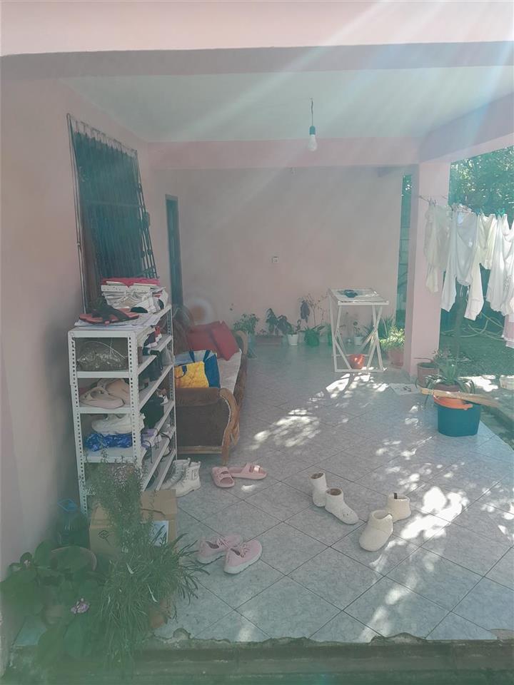 Okazion shitet shtepi private dhe dyqan ne patos lagja 1 maj