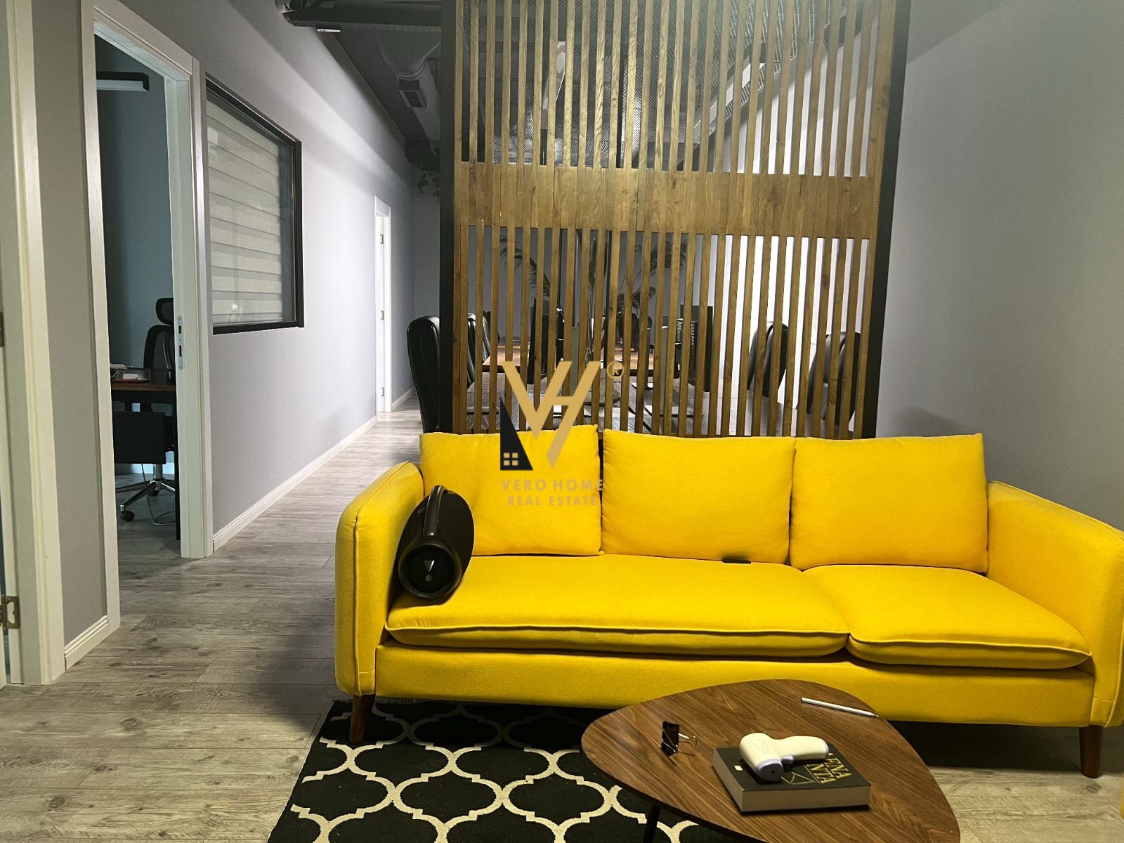 AMBIENT 108 M2 ME QERA TE SQUARE 21 1.700 EURO