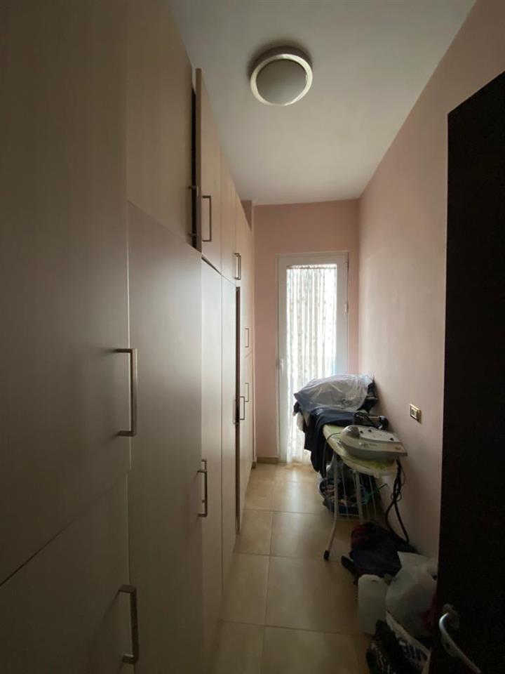 vile 3 kate dhe shtepi private me 1 kate,kodra priftit