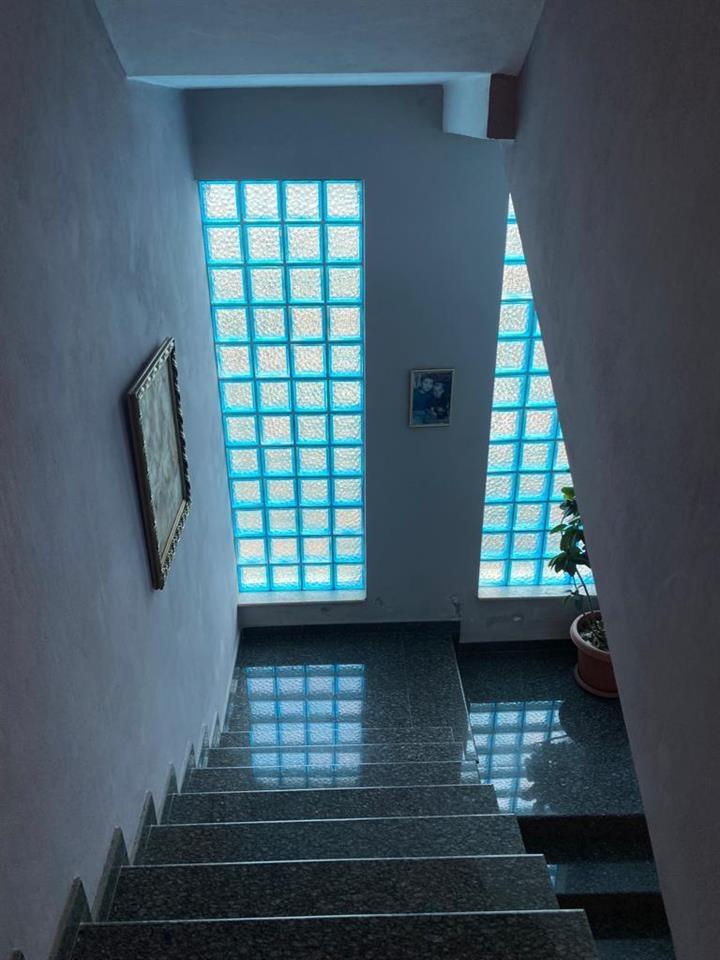 vile 3 kate dhe shtepi private me 1 kate,kodra priftit