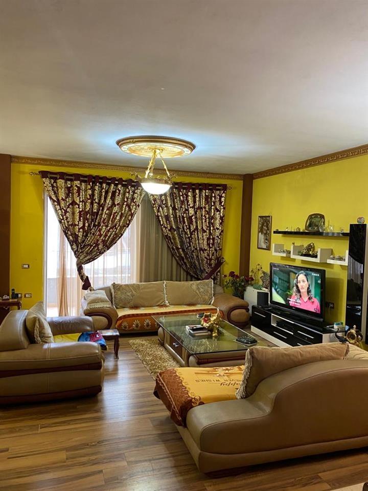 vile 3 kate dhe shtepi private me 1 kate,kodra priftit