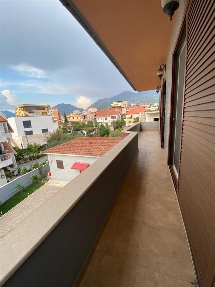 vile 3 kate dhe shtepi private me 1 kate,kodra priftit