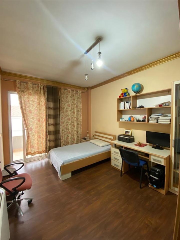 vile 3 kate dhe shtepi private me 1 kate,kodra priftit