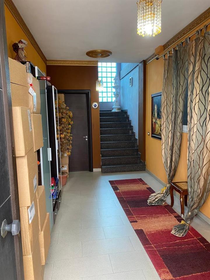 vile 3 kate dhe shtepi private me 1 kate,kodra priftit