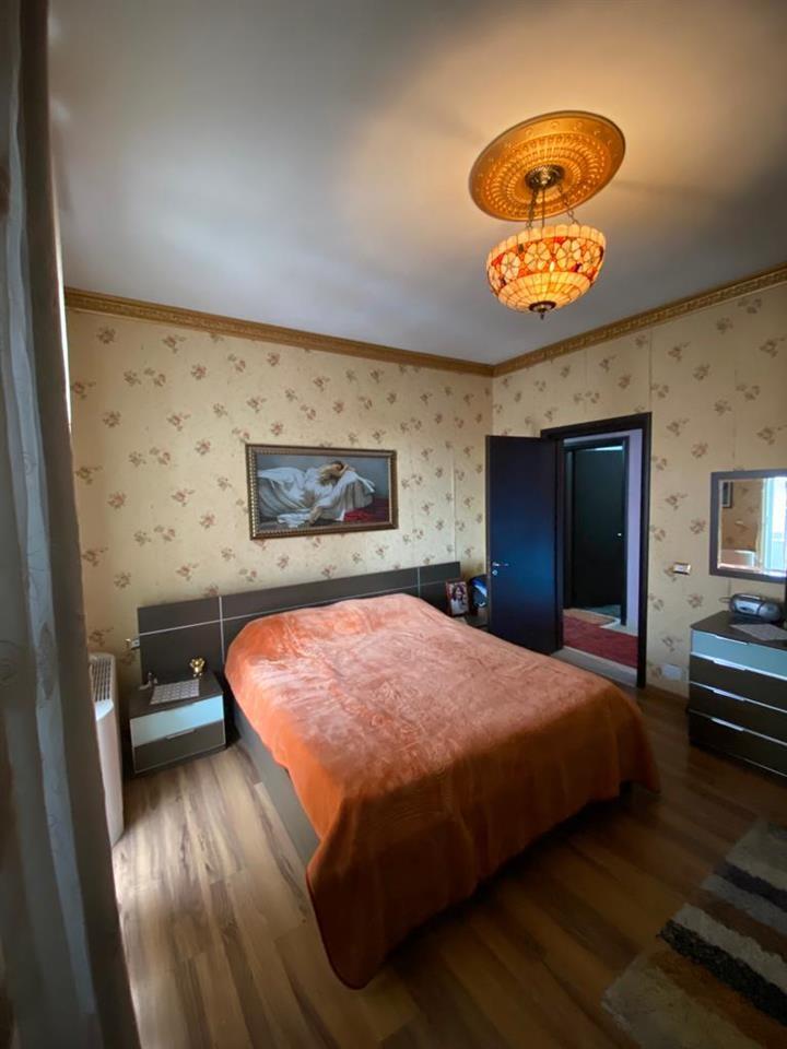 vile 3 kate dhe shtepi private me 1 kate,kodra priftit