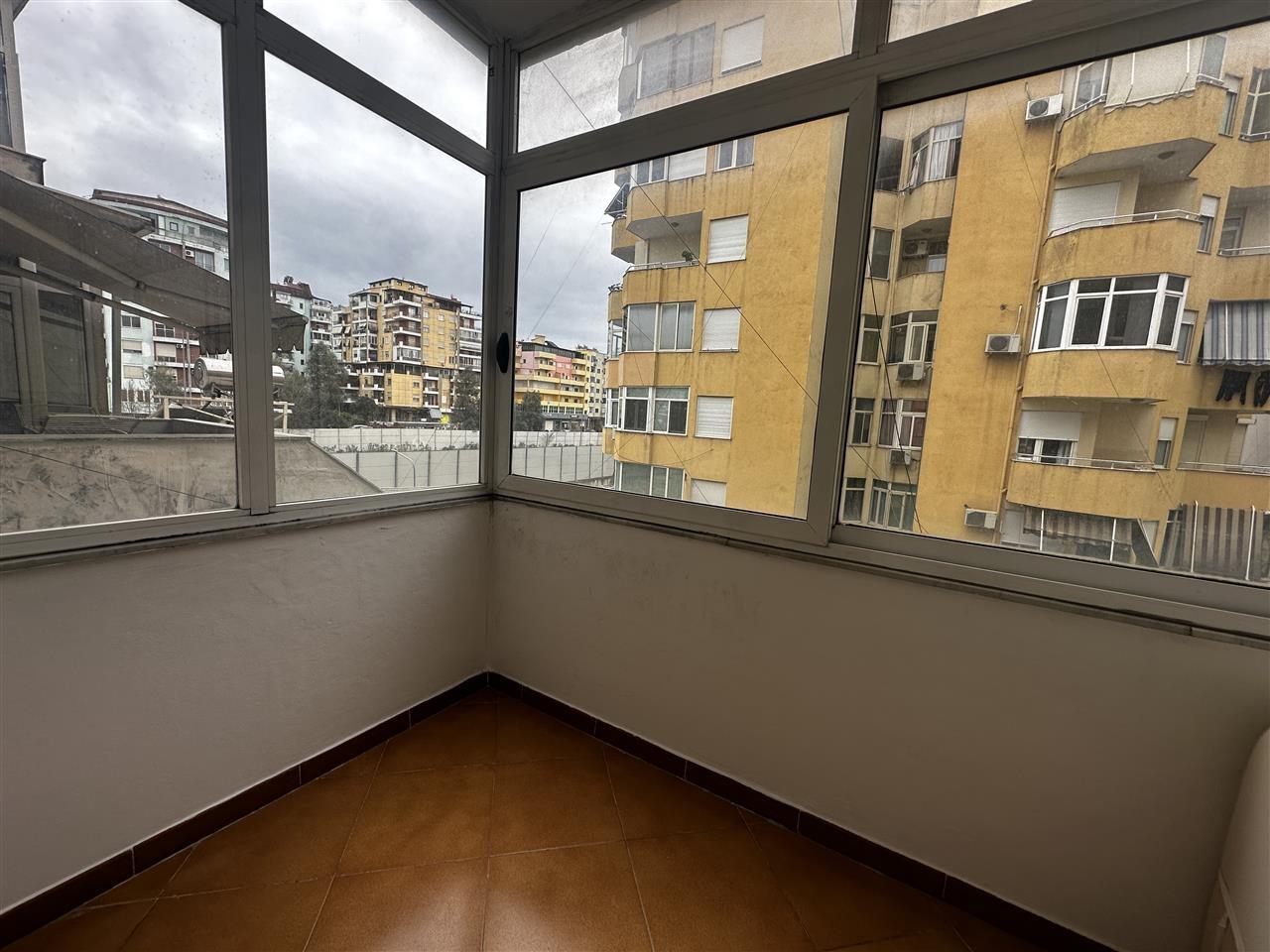 Apartament 1+1+Post parkimi me Qira – Komuna e Parisit
