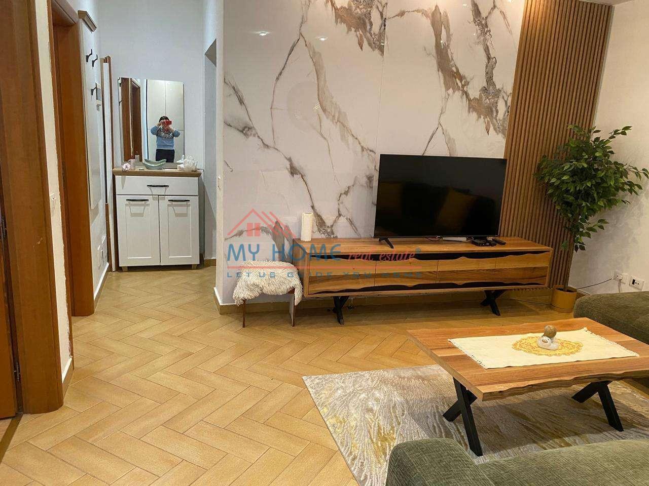 Apartament 2+1 me qera Qender Tirane