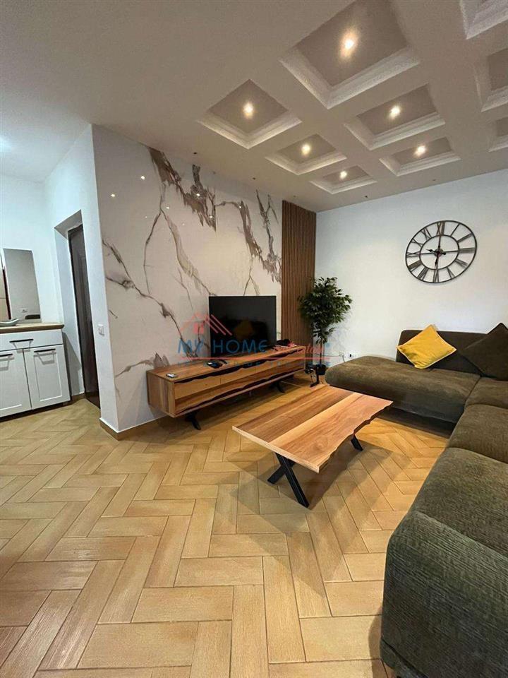 Apartament 2+1 me qera Qender Tirane