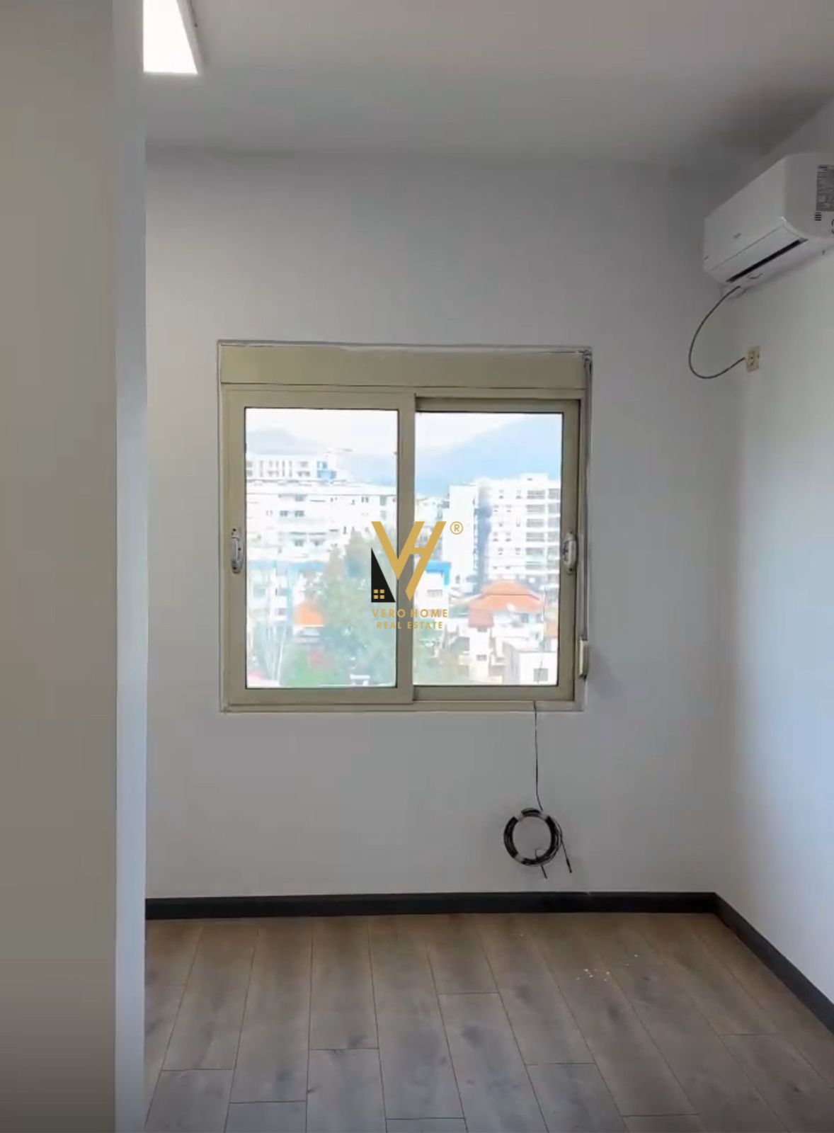 ZYRE 90M2 TE KOMUNA E PARISIT 700 EURO