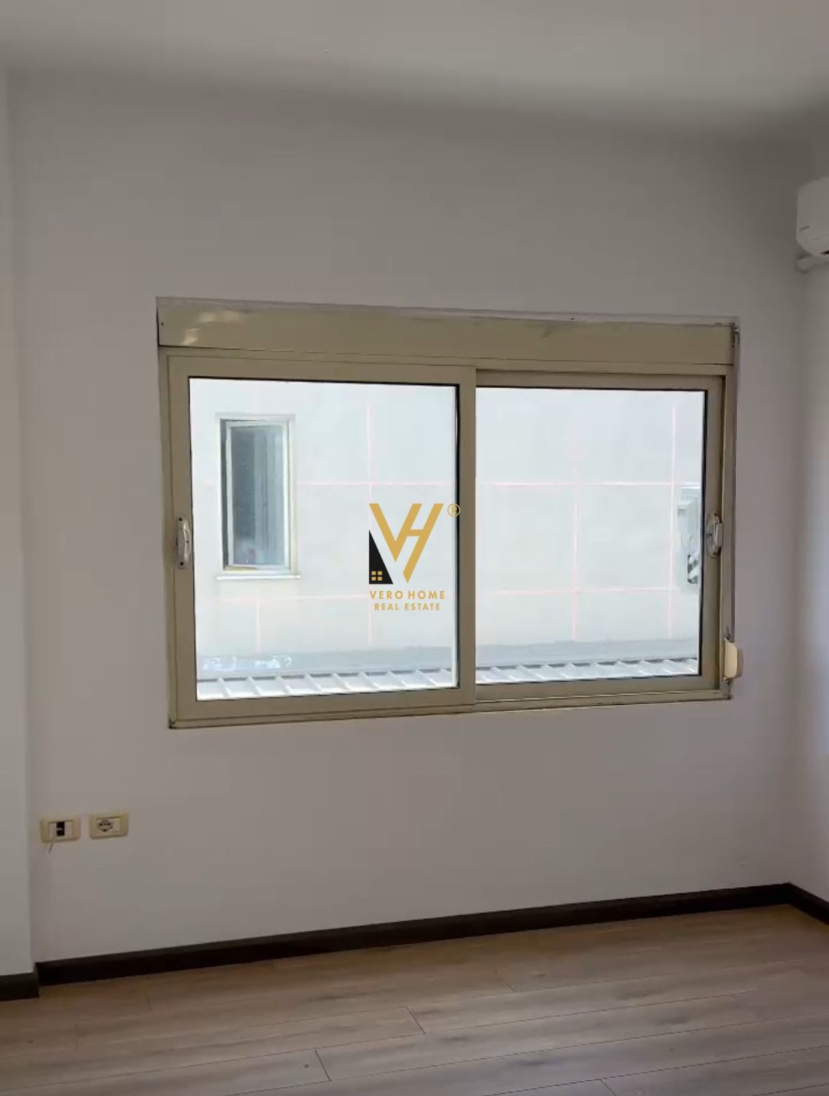 ZYRE 90M2 TE KOMUNA E PARISIT 700 EURO