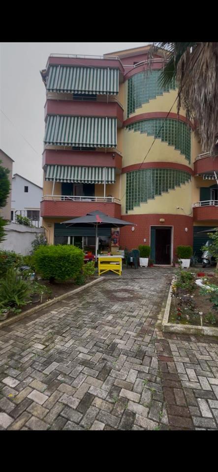 Shitet Shtëpi Private