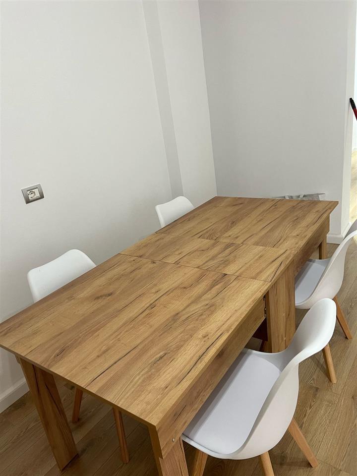 Jepet apartament me qera prane rruges se Durresit!