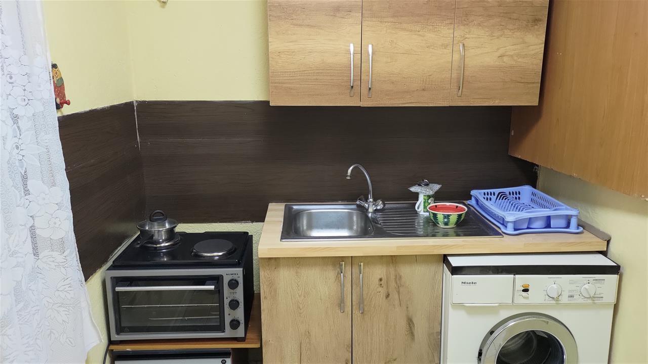 Garsoniere me qera, prane rruges Mine Peza