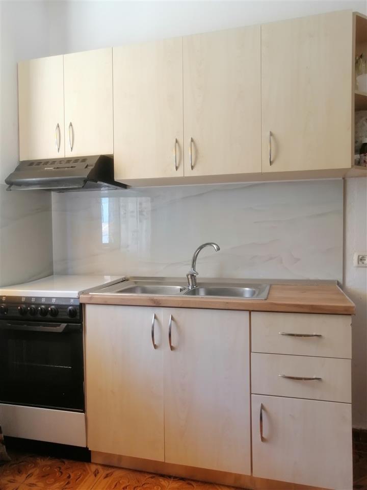 Apartament me qera tek 21dhjetori