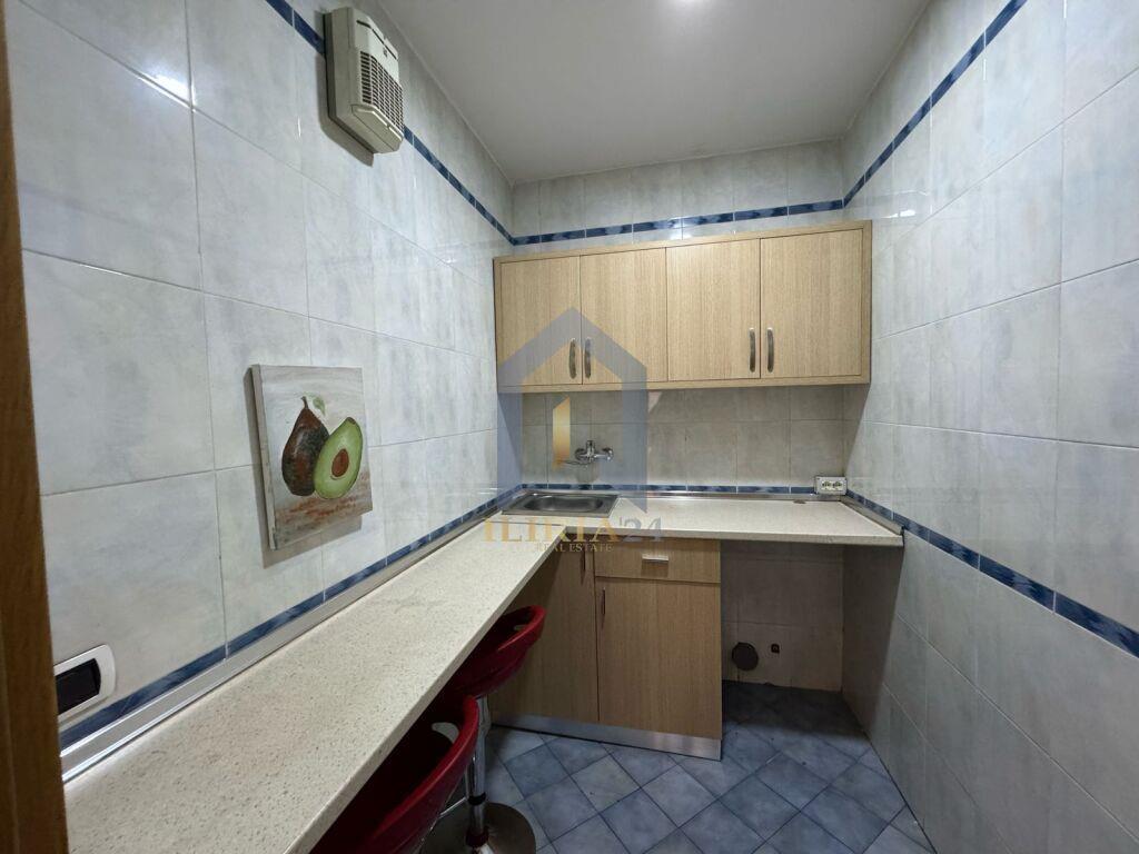 Ambient per zyra 4+1 me qira ne “Bllok”