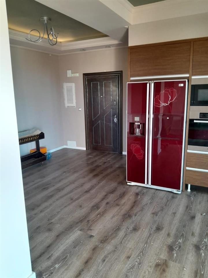 Shitet apartament 2+1+2 në Sarandë