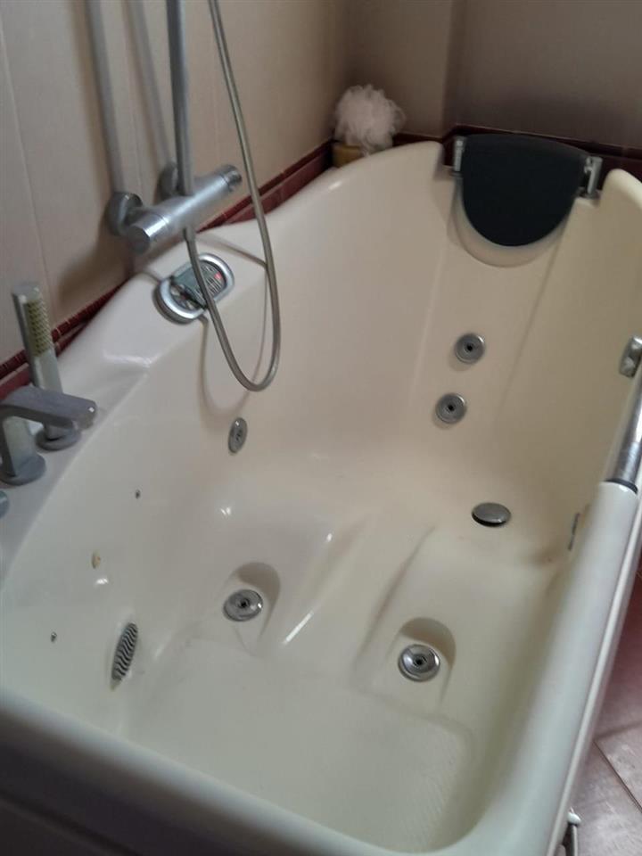 Shitet apartament 2+1+2 në Sarandë