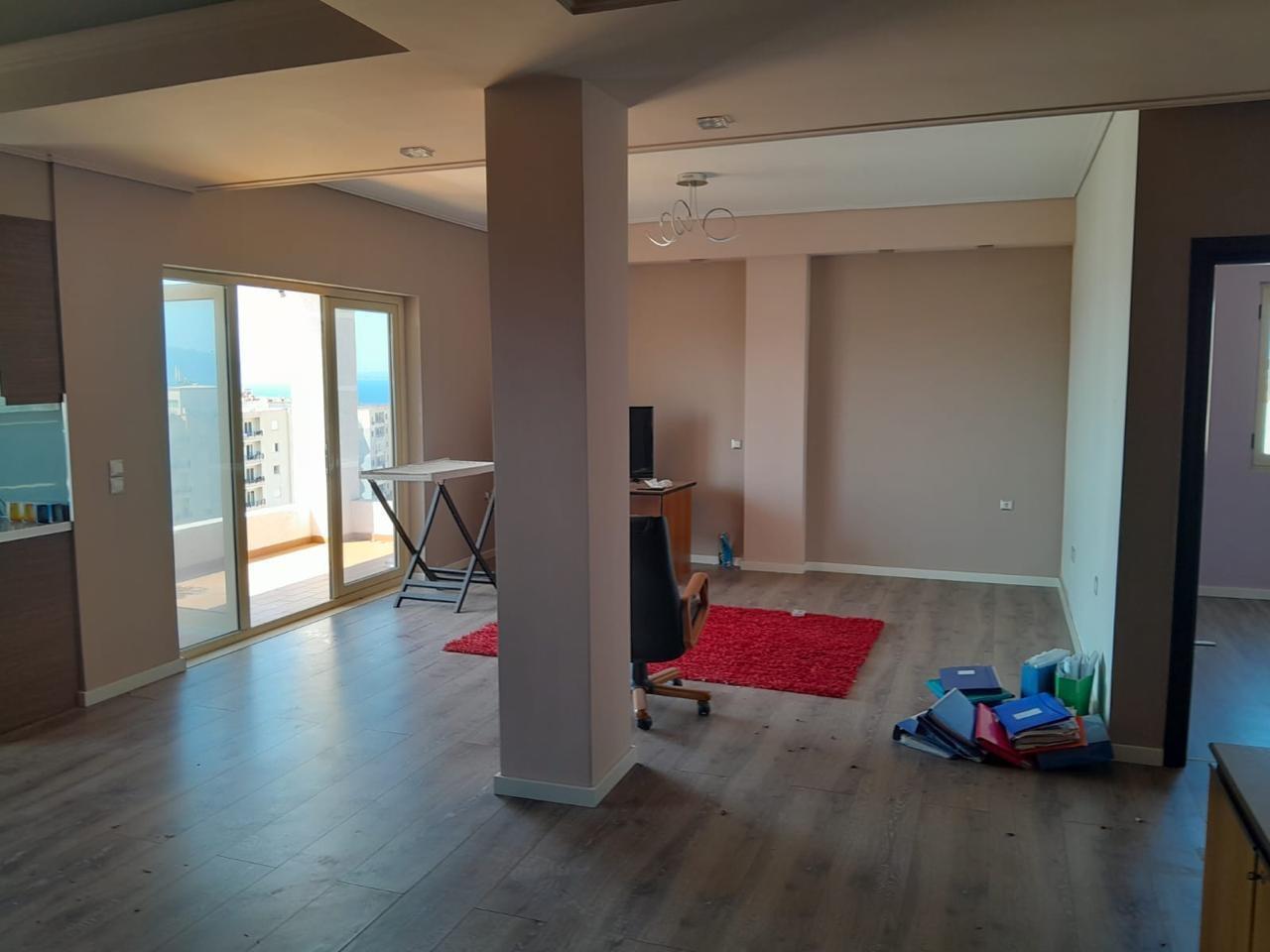 Shitet apartament 2+1+2 në Sarandë