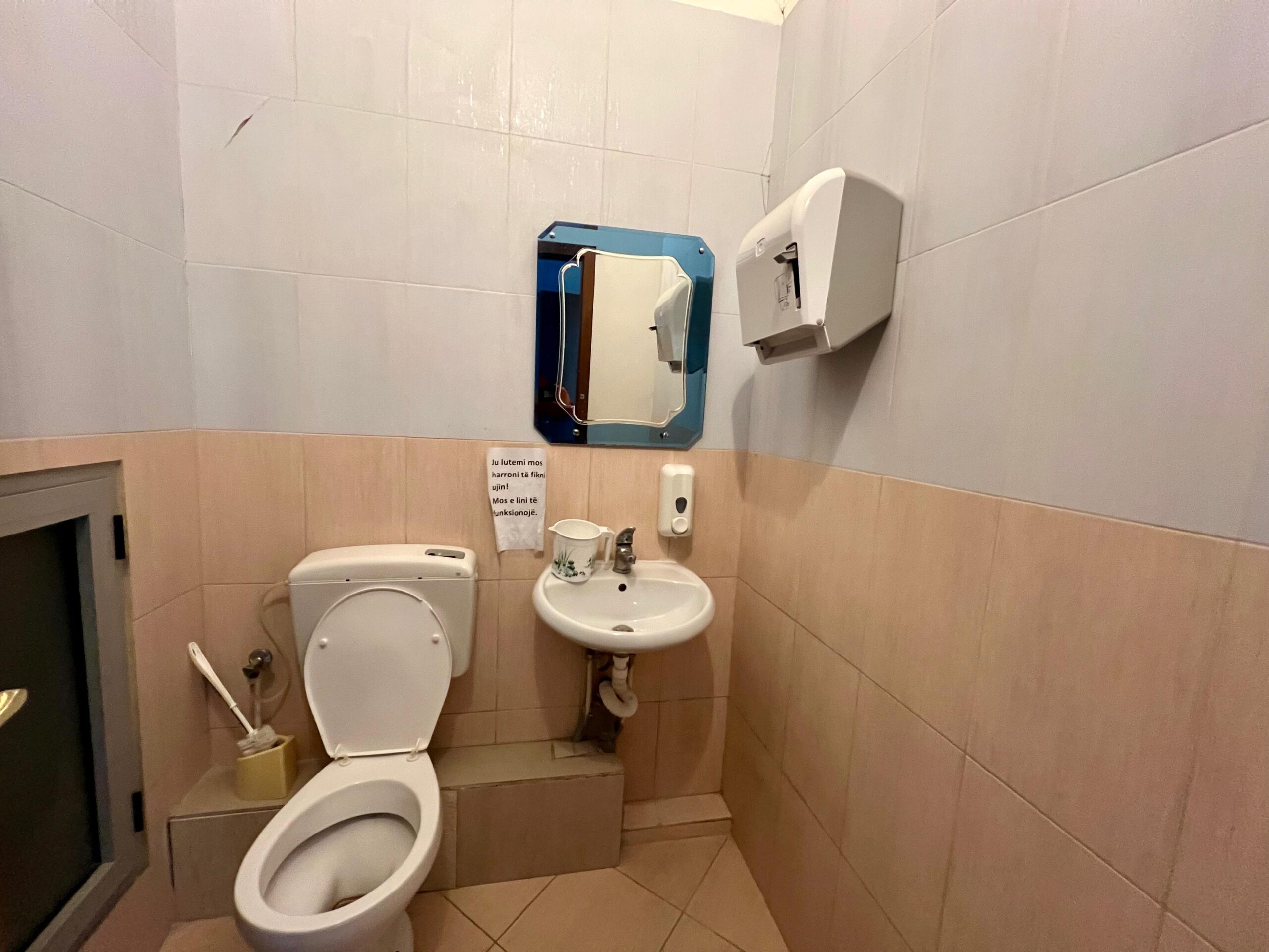 Qira, Ambient Biznesi Pazari i Ri Tiranë 500 Euro