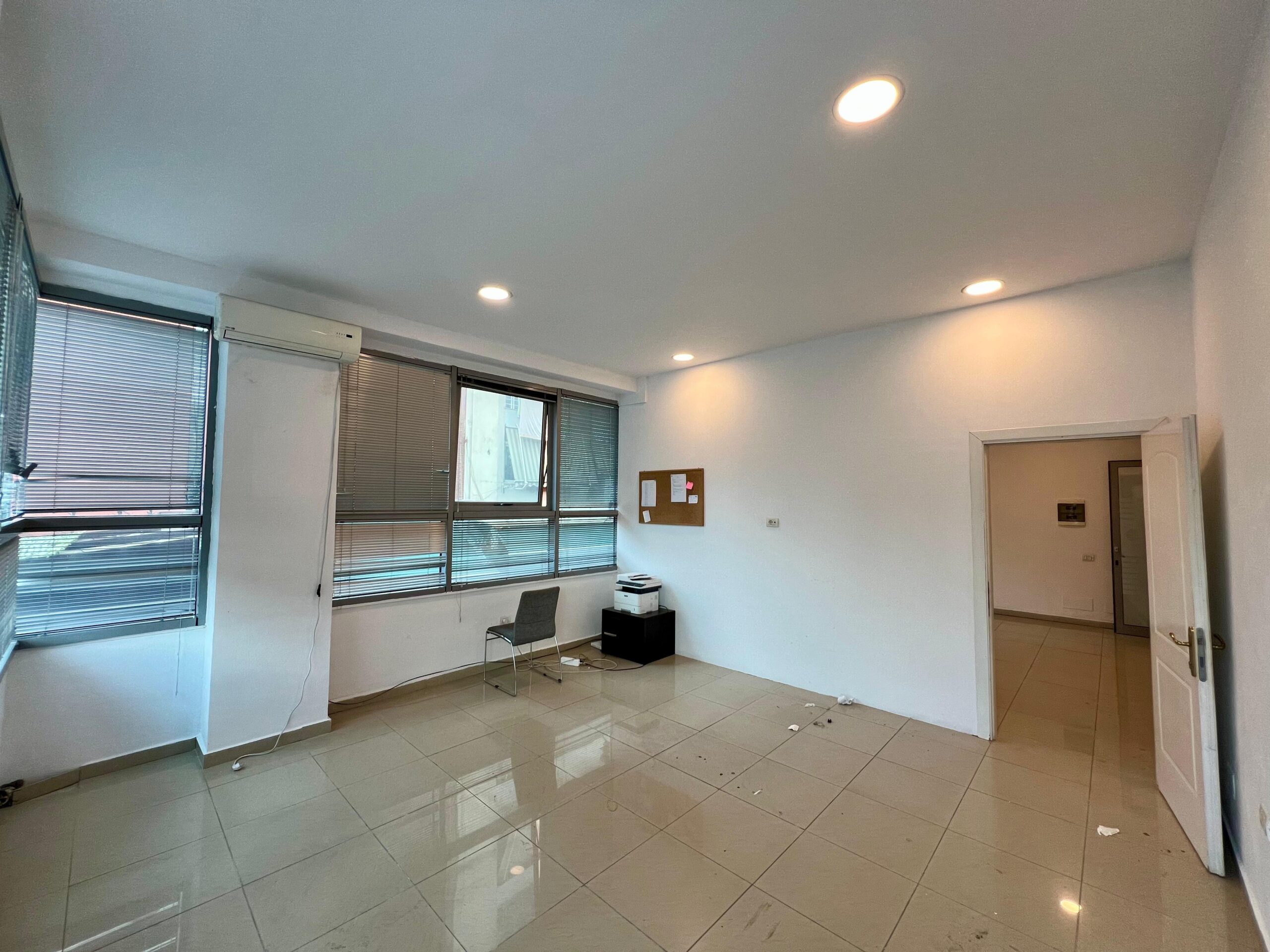 Qira, Ambient Biznesi Pazari i Ri Tiranë 500 Euro