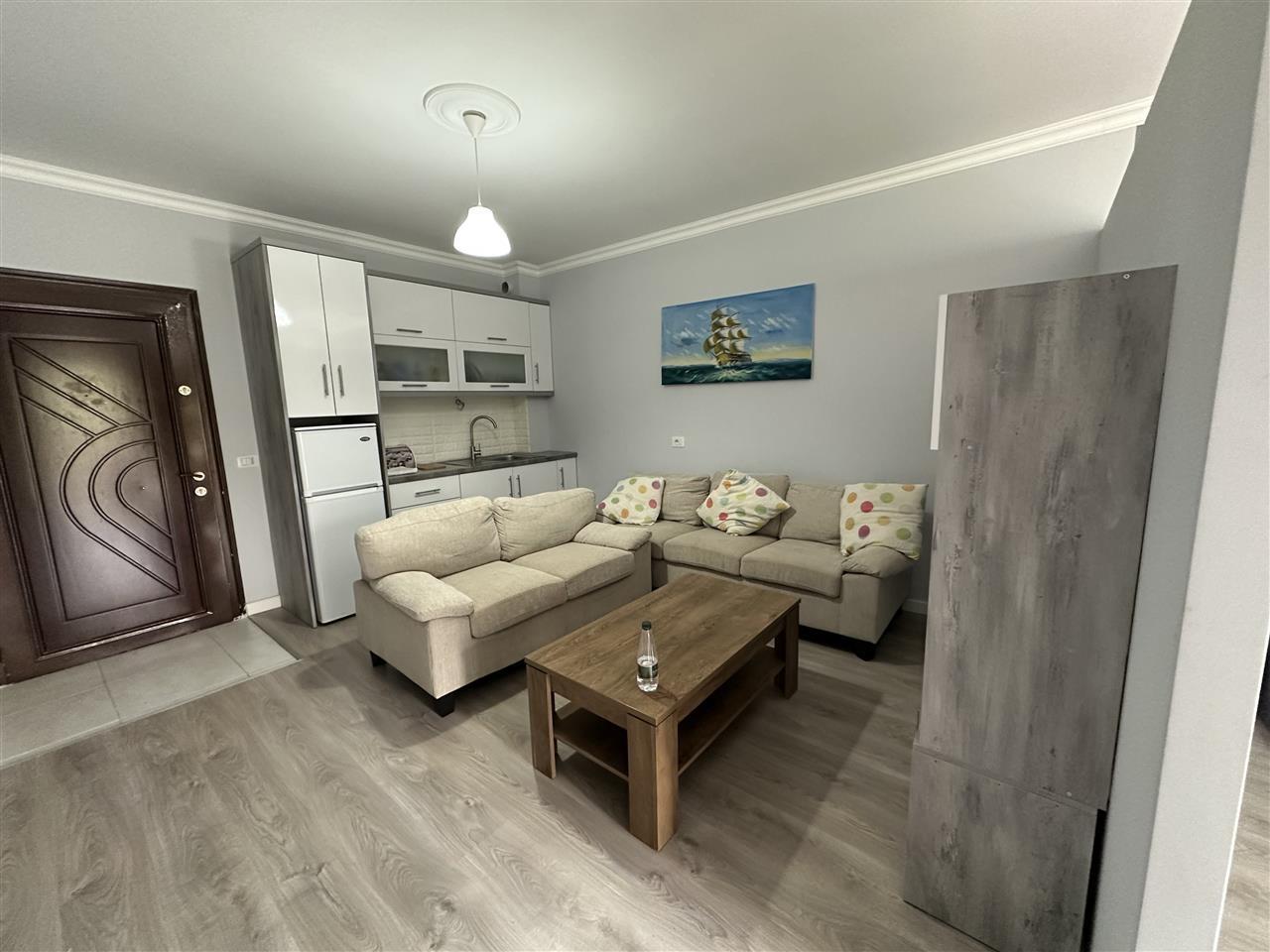 Shitet apartament në qendër të Sarandës