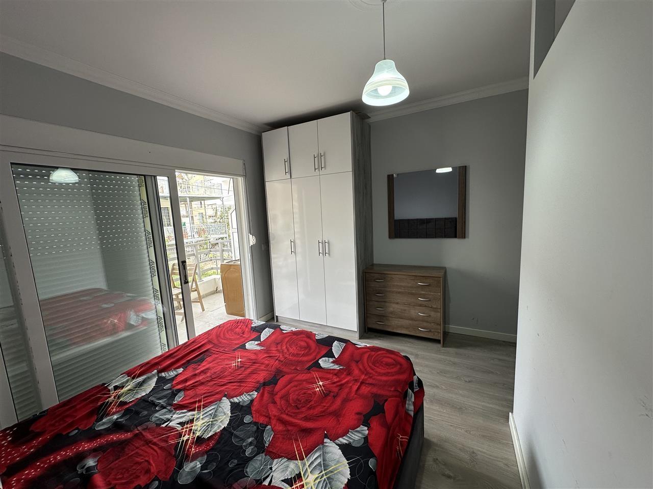 Shitet apartament në qendër të Sarandës