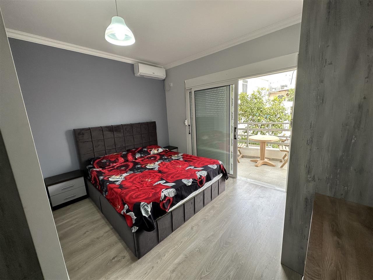 Shitet apartament në qendër të Sarandës