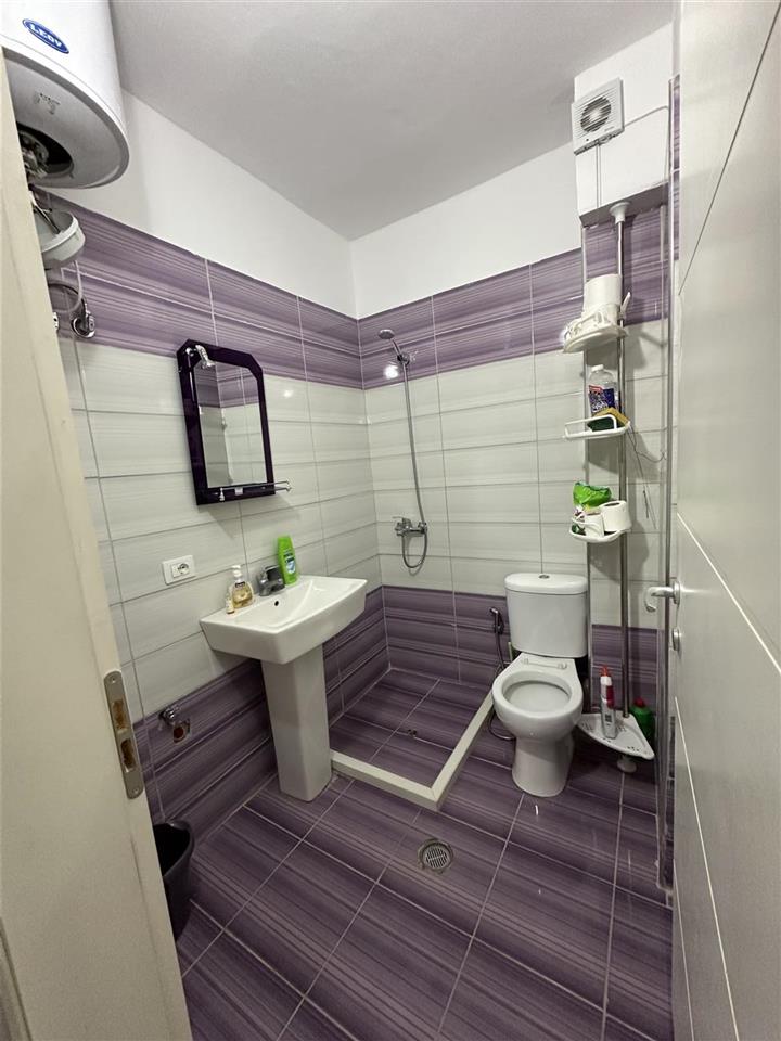 Shitet apartament në qendër të Sarandës