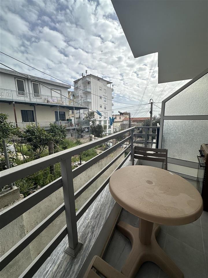 Shitet apartament në qendër të Sarandës