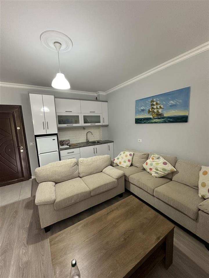 Shitet apartament në qendër të Sarandës