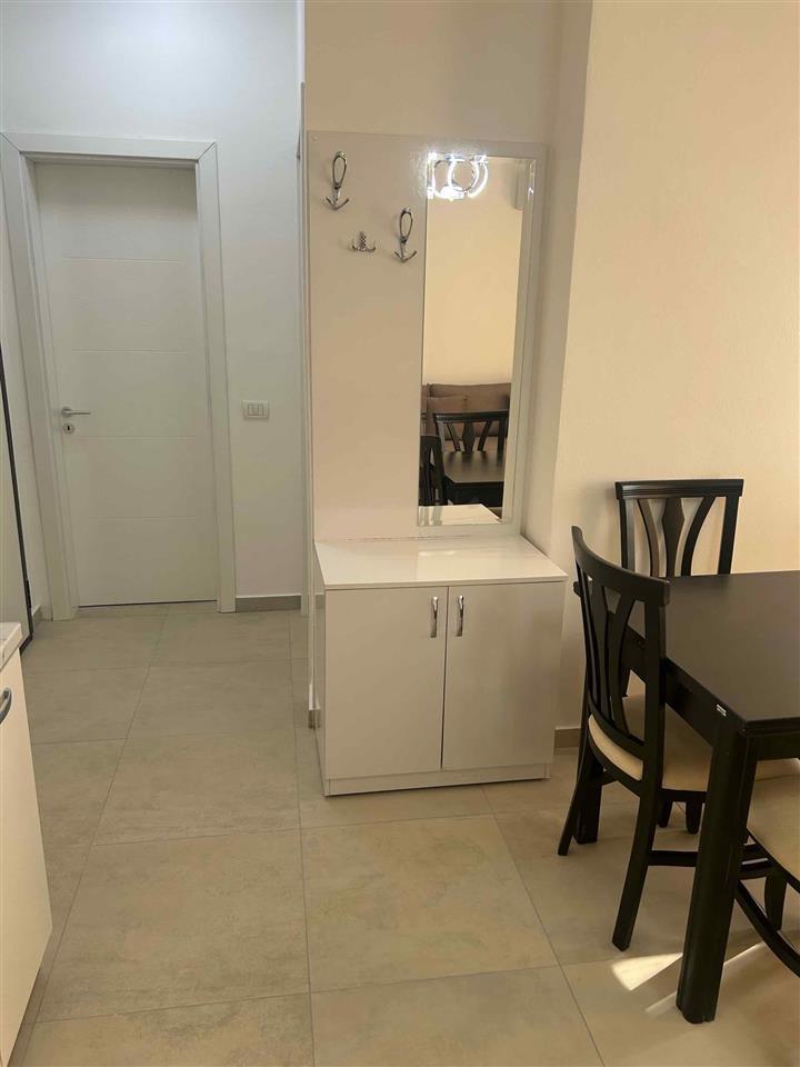 Apartament i ri me qera