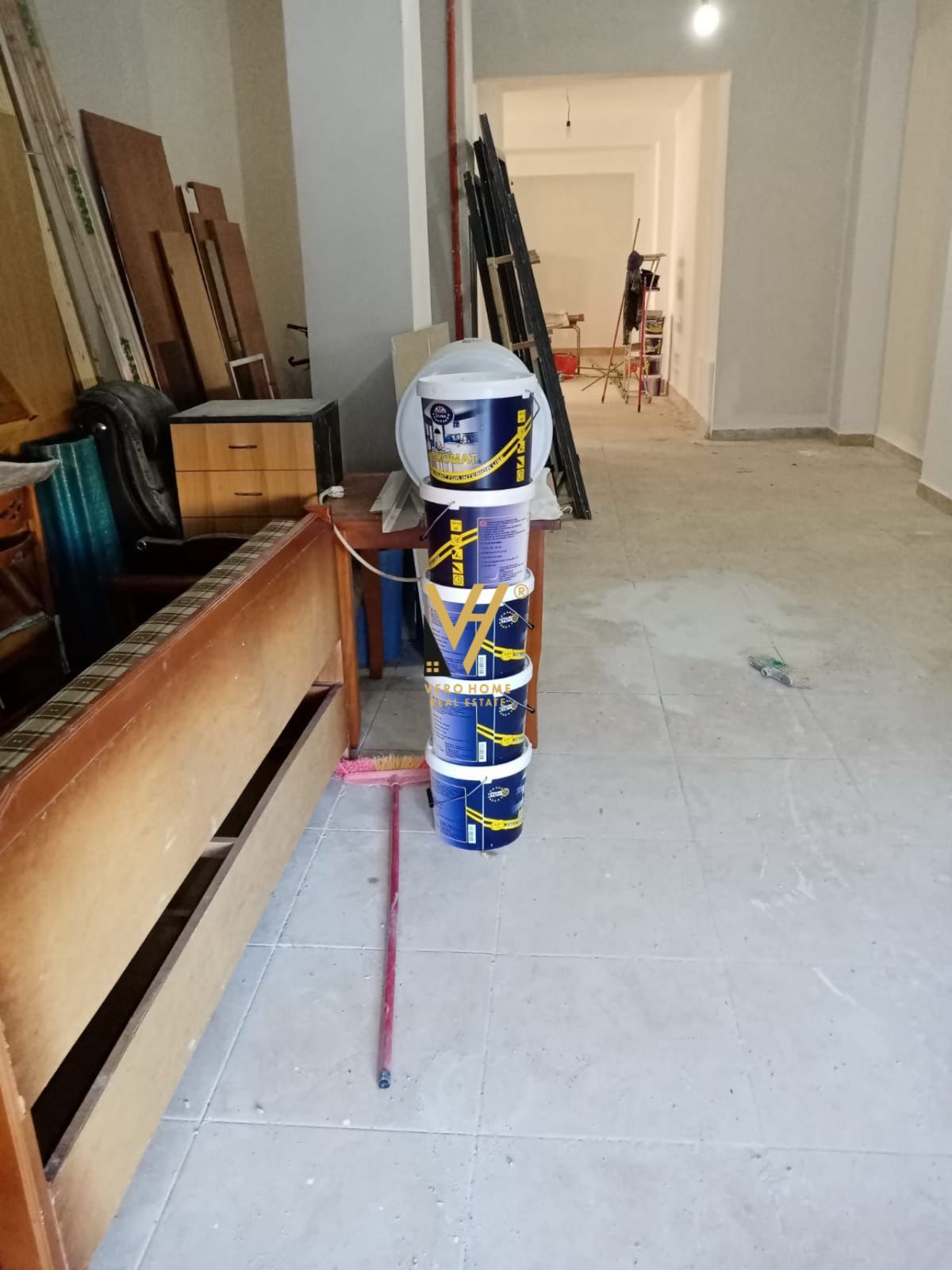 MAGAZINE 140M2 ME QERA TE ALI DEMI 1.200 EURO