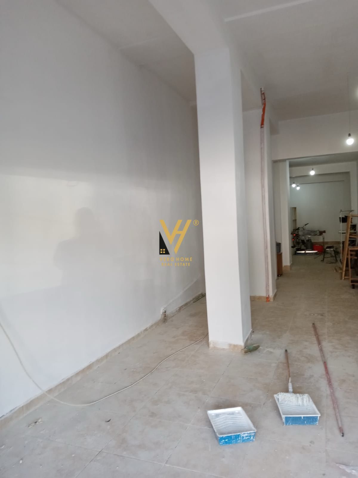 MAGAZINE 140M2 ME QERA TE ALI DEMI 1.200 EURO